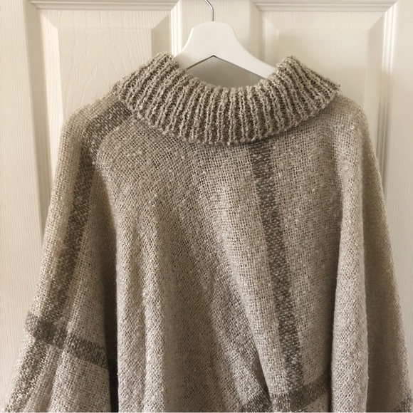 Janie Besner Poncho - Picture 2 of 7